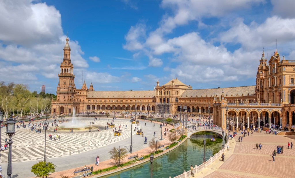 La Plaza de España: Un rincón encantador con aires de cuento